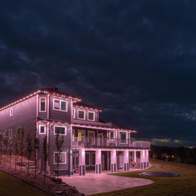 Permanent residential roofline lighting Photo